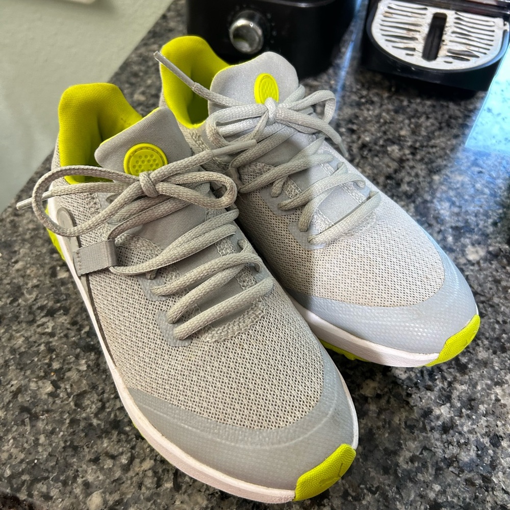Puma golf shoes size 2 (big kids)